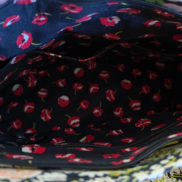 Vera Bradley Poppy Fields Handbag Purse Red Black Floral - Picture 13 of 15